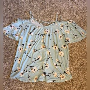 KAILEIGH Valette Back Detail Cold Shoulder Knit Top
XXL | Light Blue